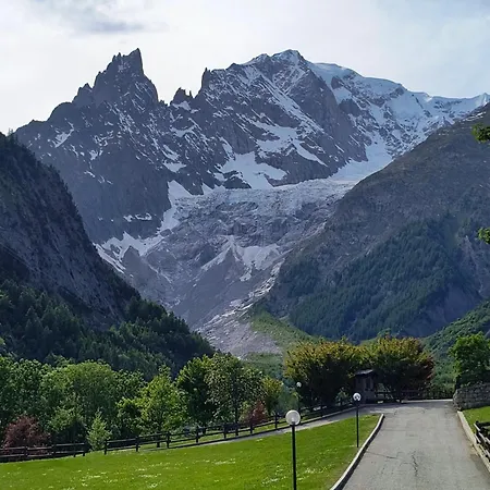 Refuge D'entreves - Con Balcone, Giardinetto E Vista Monte Bianco - Horizon Vacanze Courmayeur