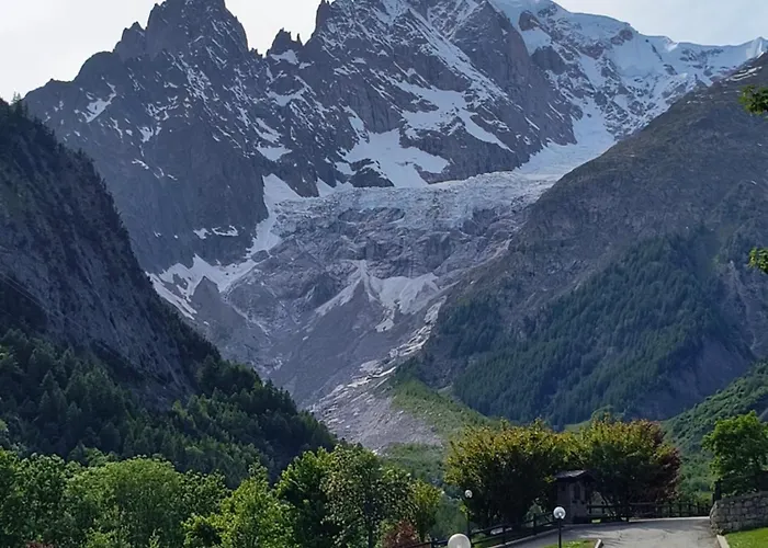 Refuge D'entreves - Con Balcone, Giardinetto E Vista Monte Bianco - Horizon Vacanze Courmayeur